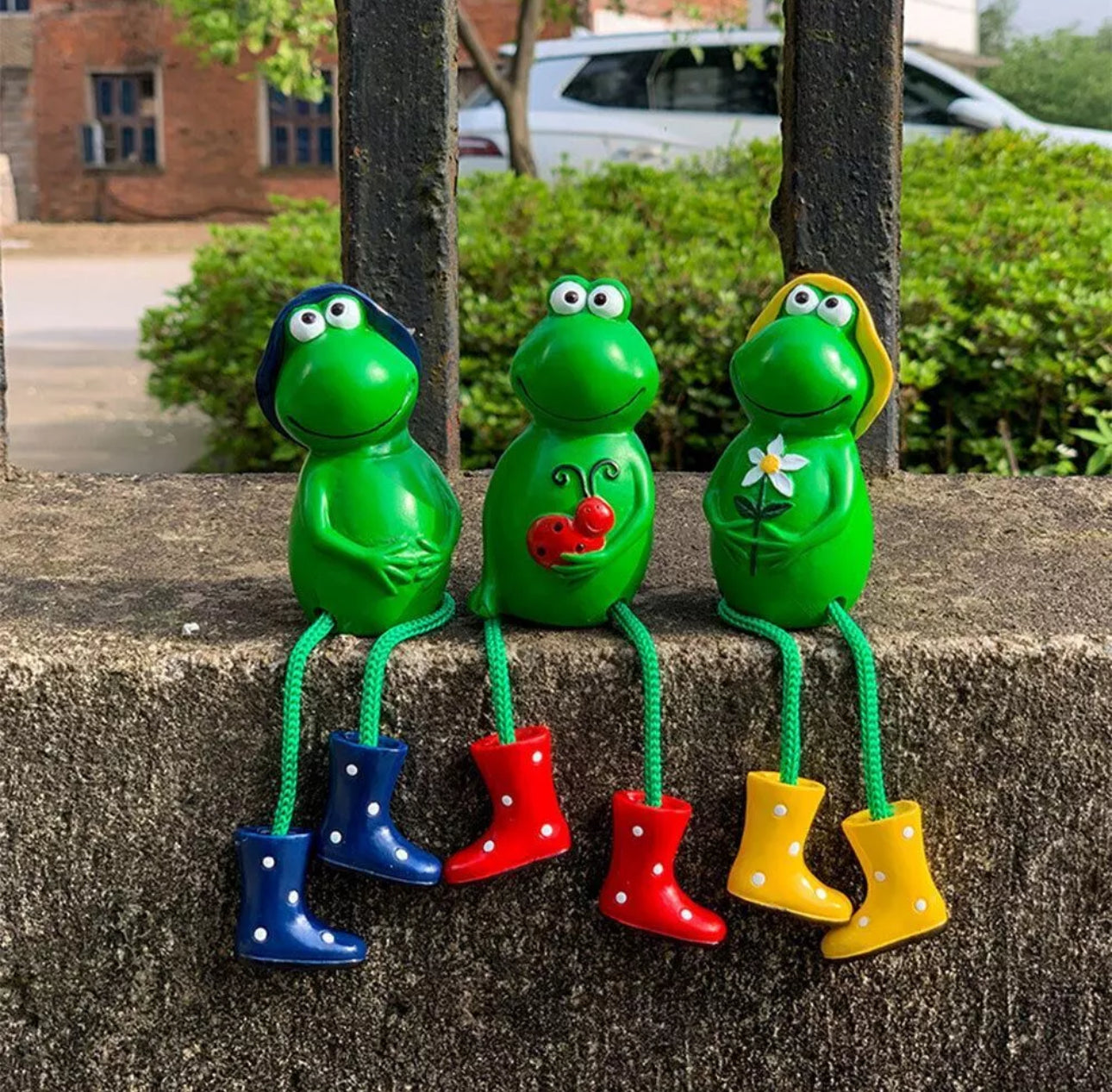 Set of 3 Sitting Frog Garden Ornaments
