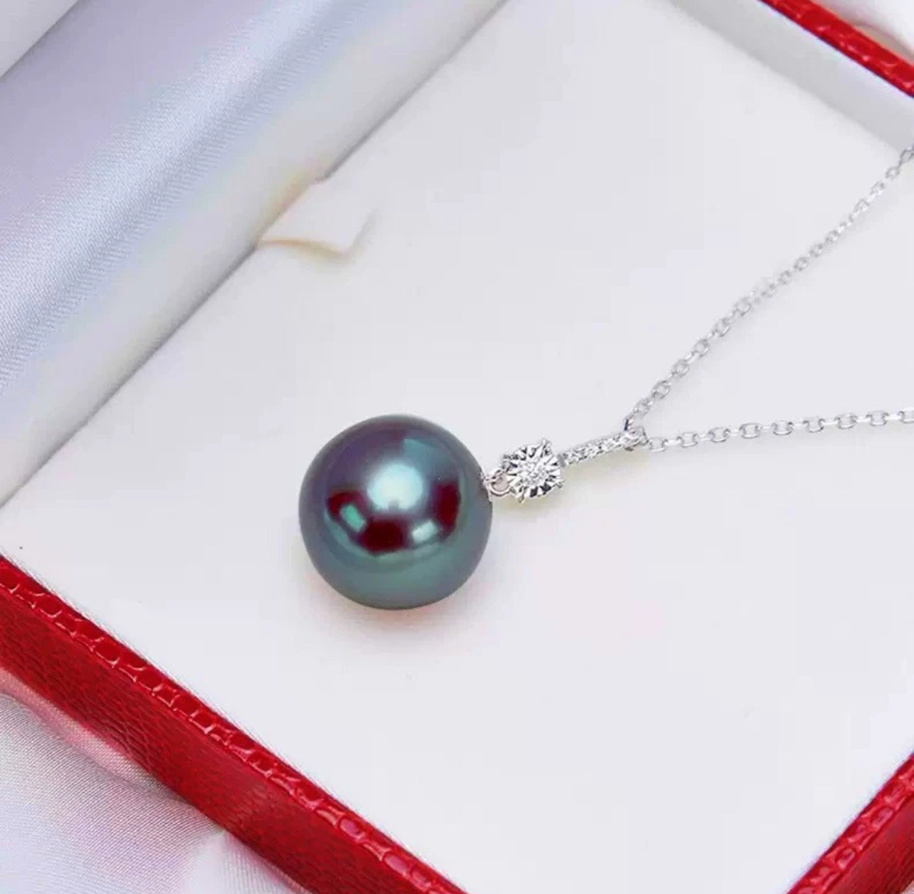 Black Pearl Pendant Necklace