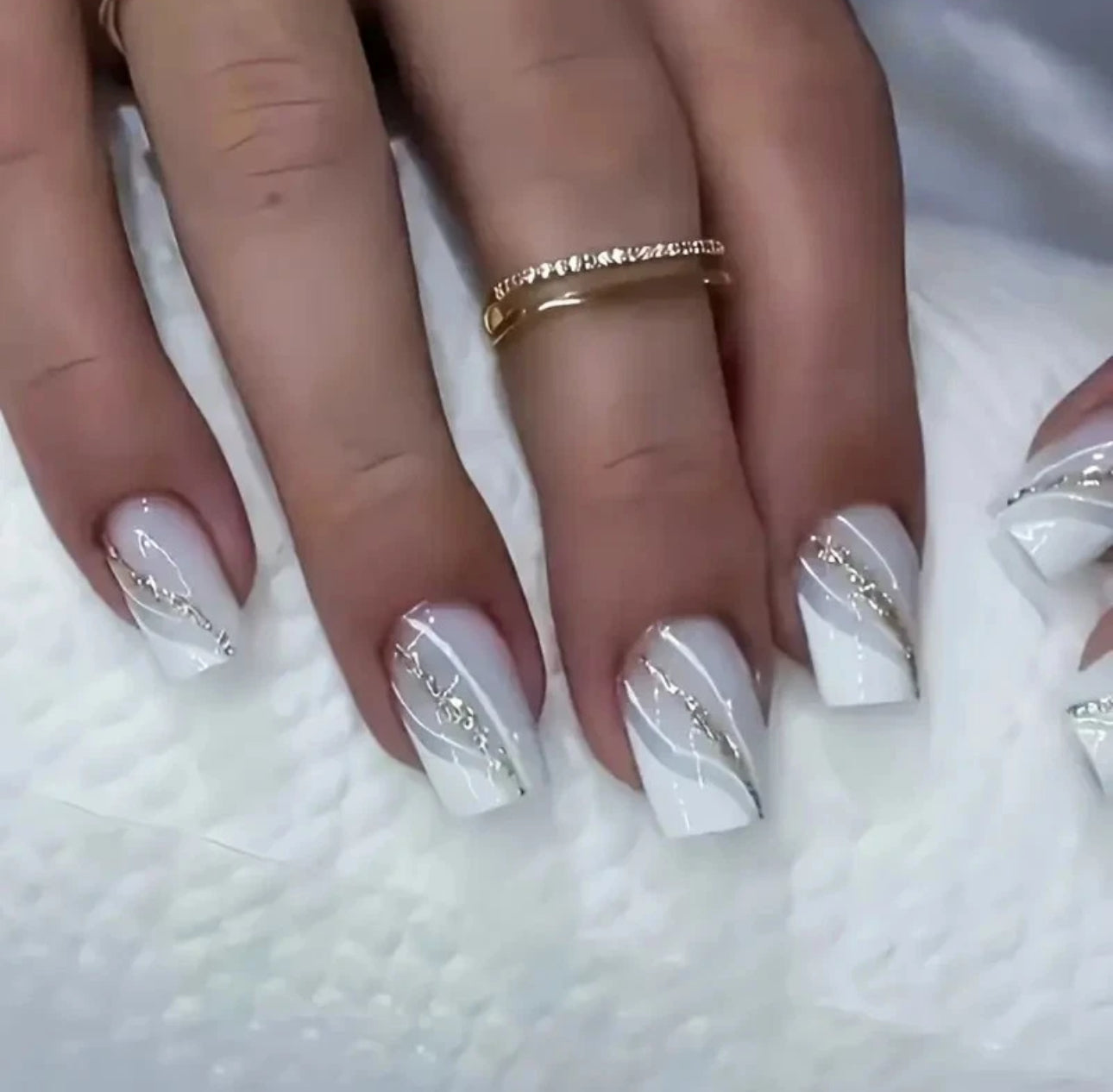 Medium Squared White & Silver Glittery False Nails 24pc