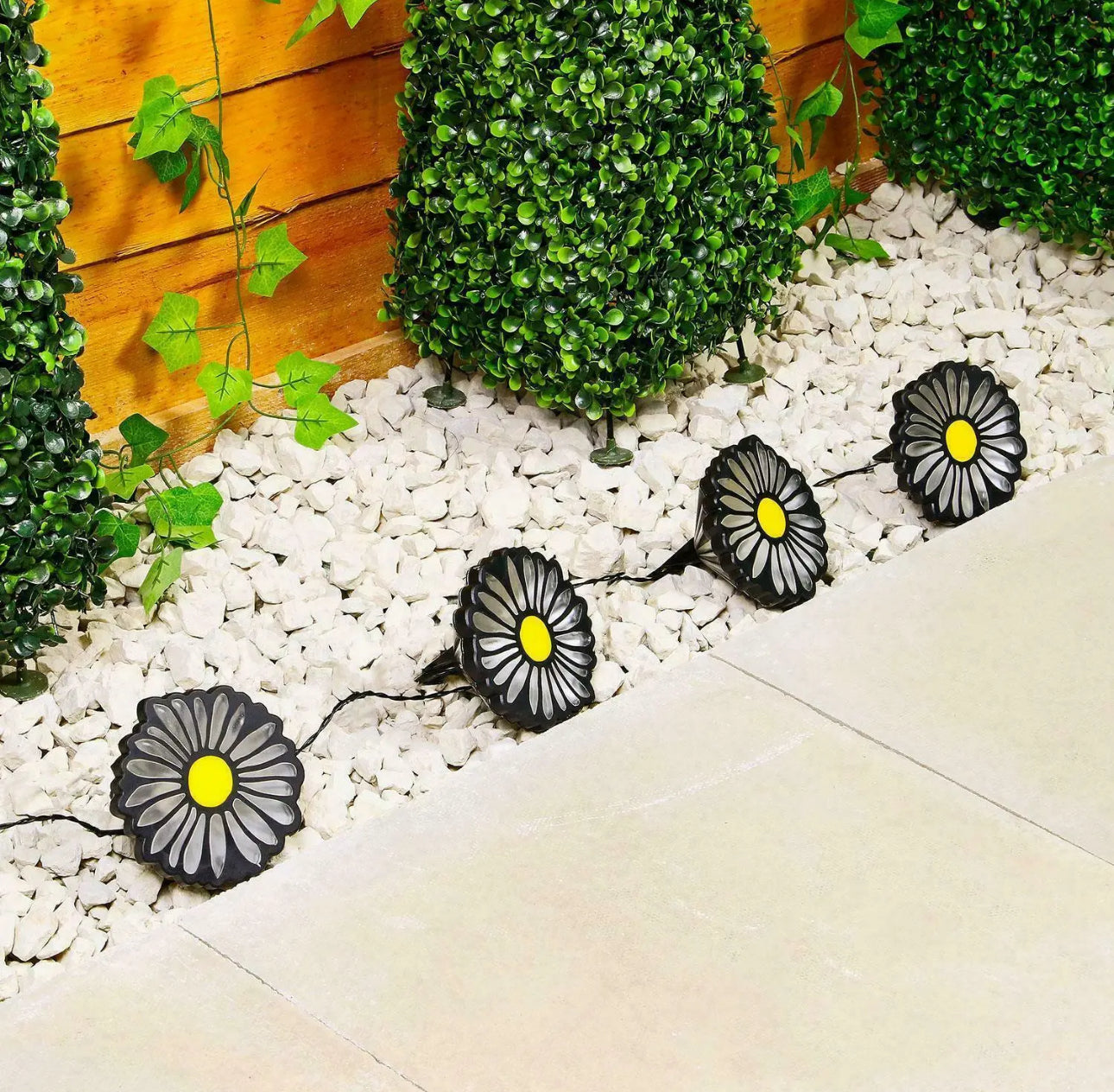 4pk Super Bright Solar Powered LED Daisies