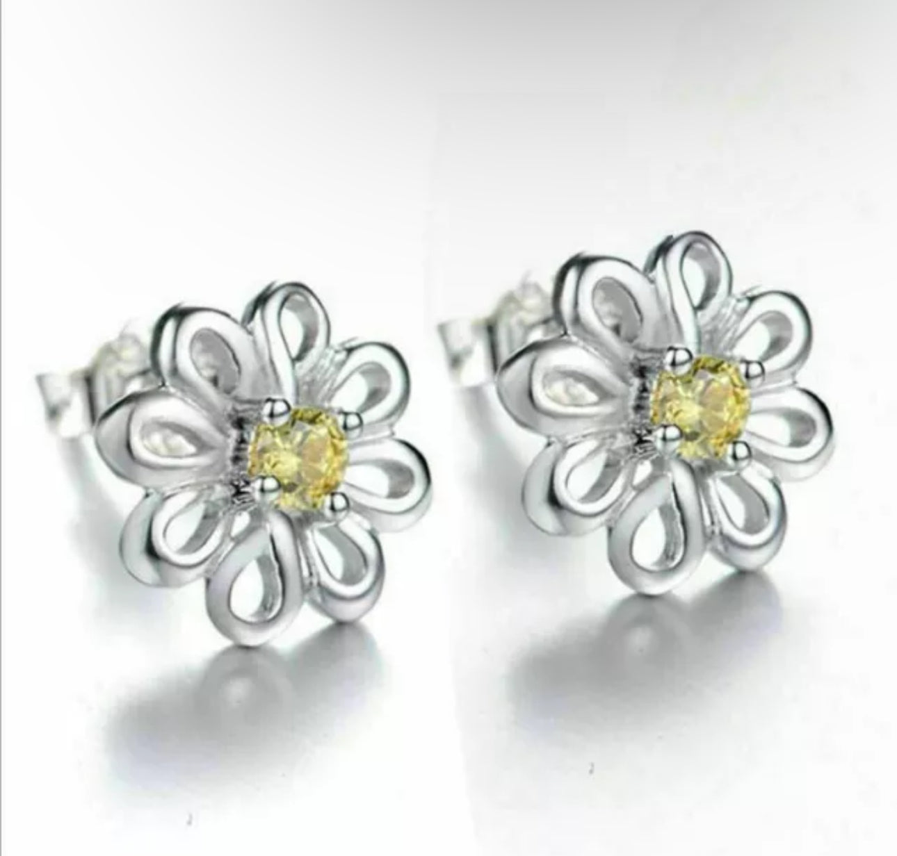 Silver Daisy Earrings