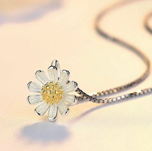 Cute Daisy Necklace