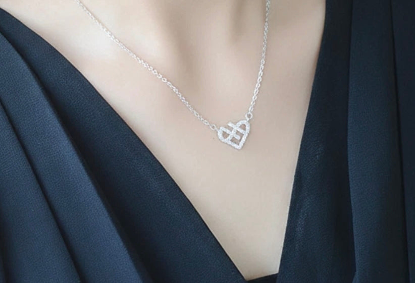 Dainty Twist Heart Necklace